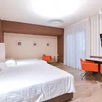 Bhotel Отель 4*