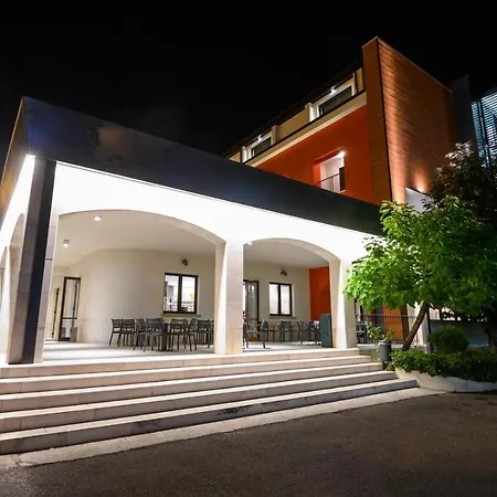 Bhotel