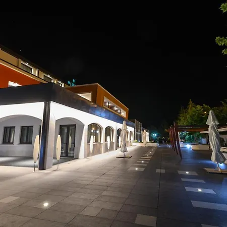 Bhotel لاغونيغرو