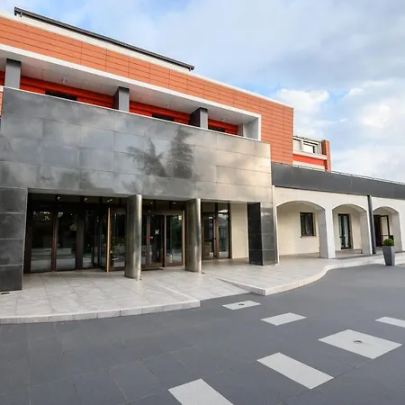 Bhotel