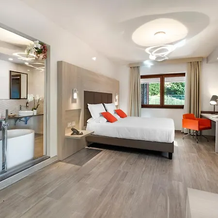 Bhotel لاغونيغرو