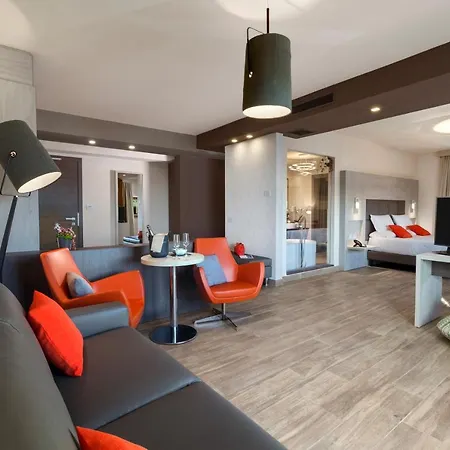 Bhotel Hotel 4*